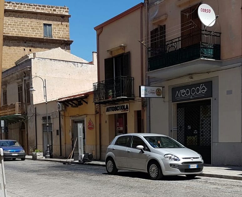 Partinico-Incendio auto di un'imprenditrice di origine alcamese: è doloso