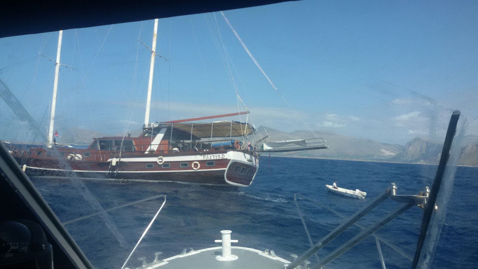 Trapani-Affonda barca a vela, salvate 11 persone