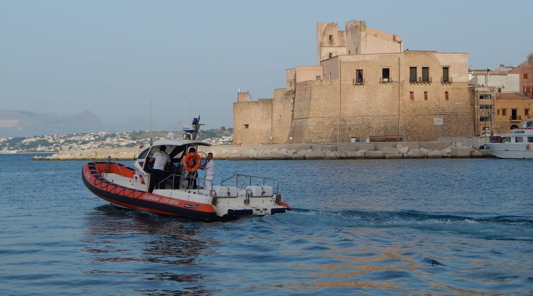 C/mare del Golfo-La guardia costiera presenta la nuova motovedetta