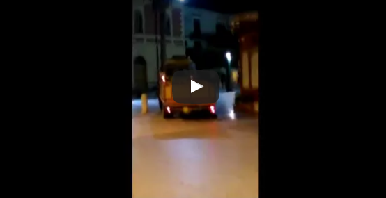 Alcamo-Trattore contromano in pieno centro storico (VIDEO)