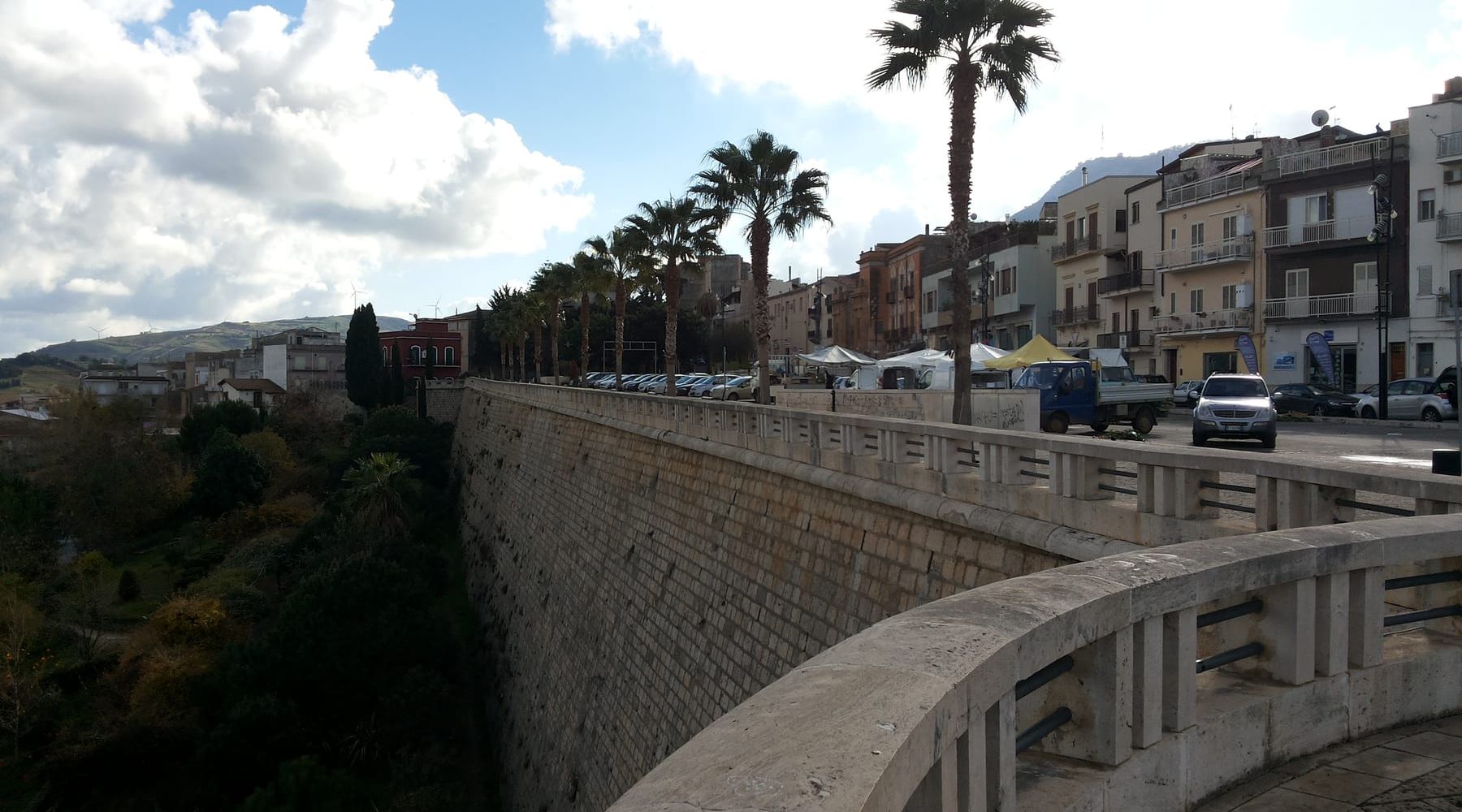 Alcamo-Niente mercatino in piazza Bagolino
