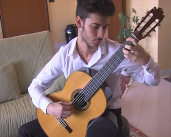 Alcamo, il chitarrista Giuseppe Buscemi in concerto ad Imola