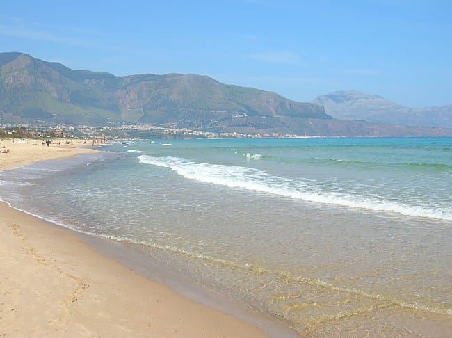 Alcamo Marina. Gli abitanti di Calatubo: vogliamo acqua e luce pubblica