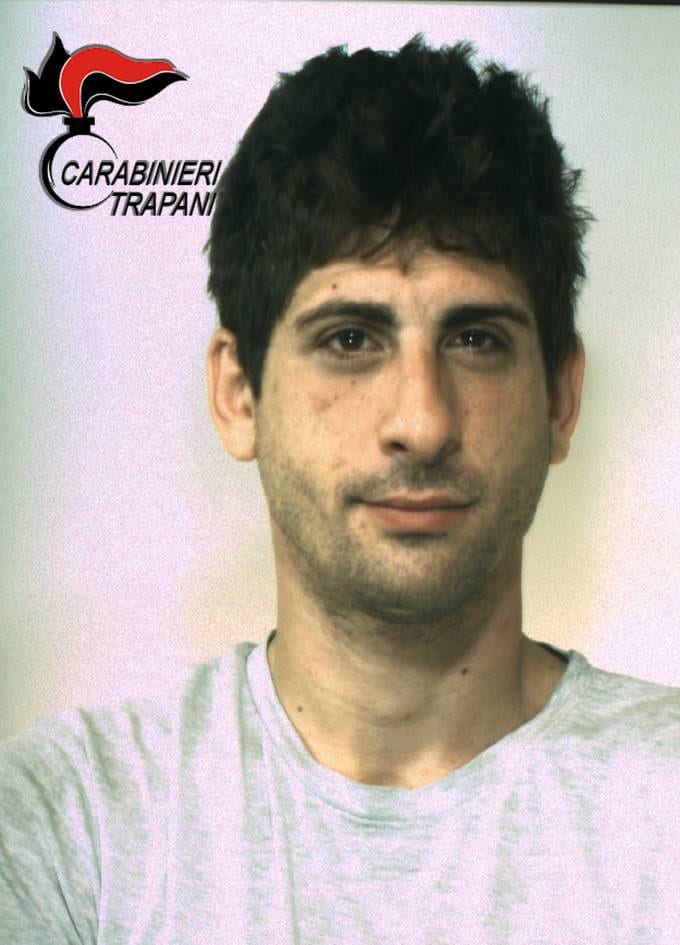 Castelvetrano-Droga in macchina e a casa, scatta un arresto