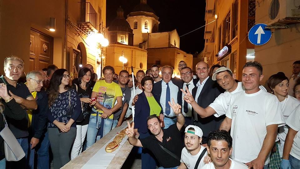 Mazara del Vallo-Blue Sea Land, cubbaita e pane “cunzatu” da record
