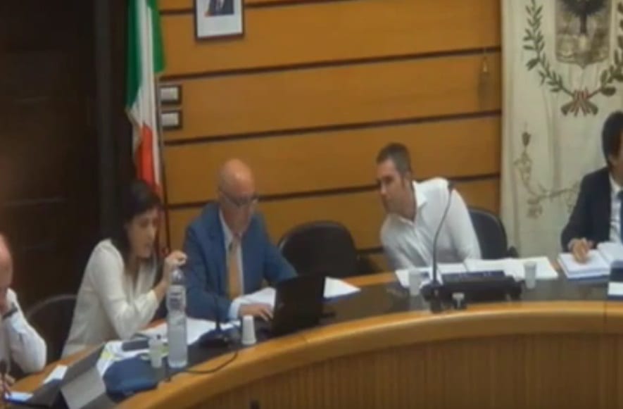Alcamo: attriti maggioranza-opposizione, consiglio ad alta tensione
