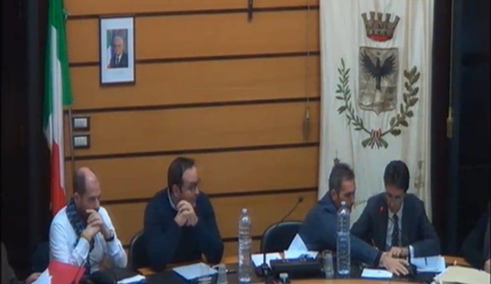 Alcamo-Ok al piano triennale, “no” ad una via per il senatore Corrao (VIDEO)