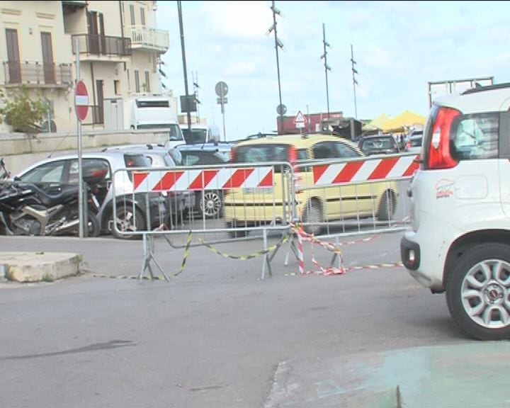 Alcamo-Piazza Bagolino, caos per il transennamento