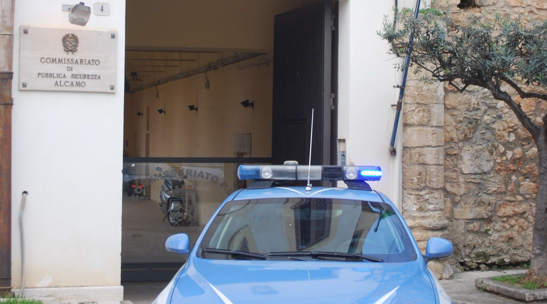 Alcamo-Trasportava 100 dosi di marijuana, arrestata palermitana