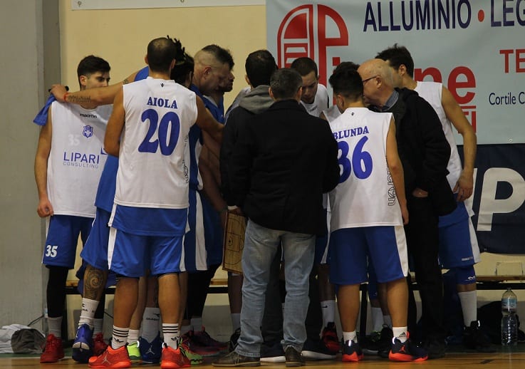 Pallacanestro-Domani Alcamo-Adrano, gara 1 di finale per il salto in C al Palatresanti
