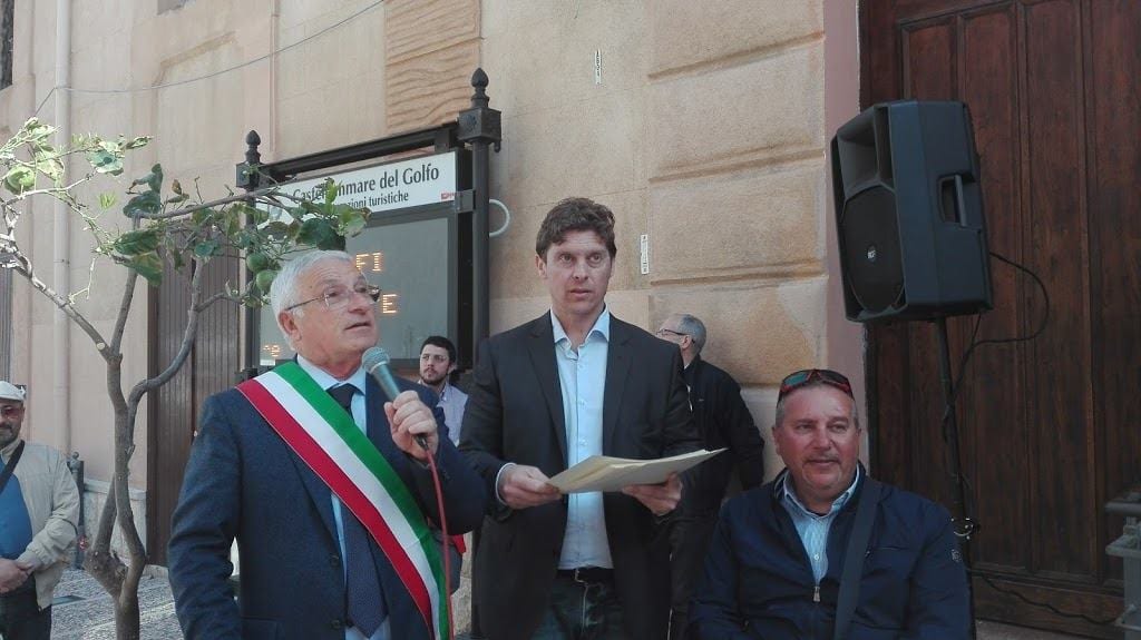 Castellammare del Golfo-Arriva il pulmino per disabili: cerimonia di consegna