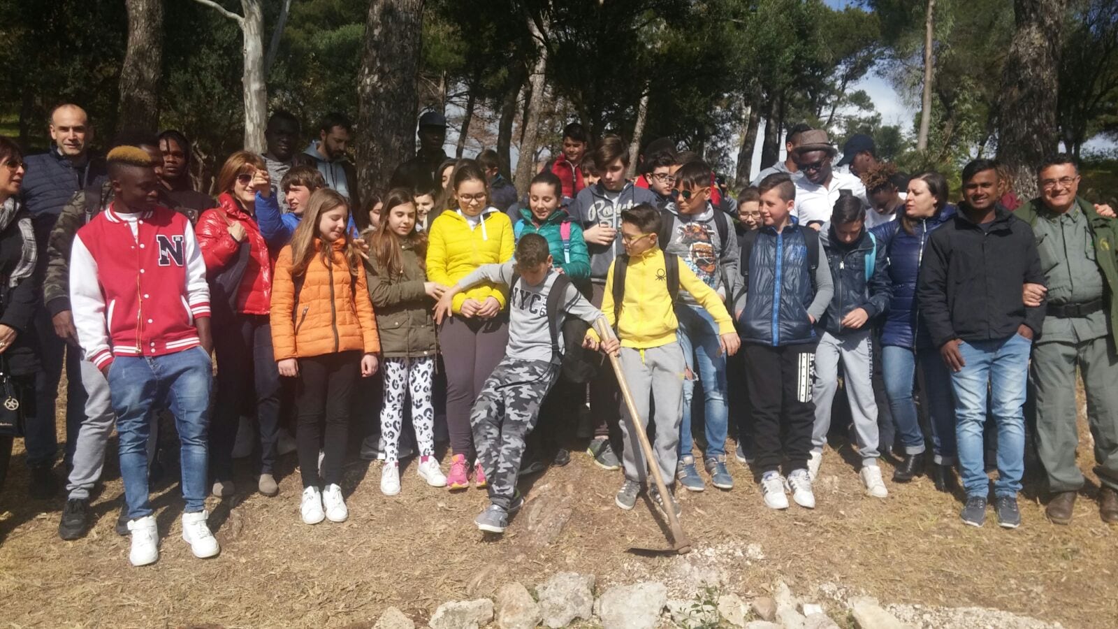 C/mare del Golfo-Testimonianze, musica e alberi di mirtillo per il progetto “I colori del mondo”