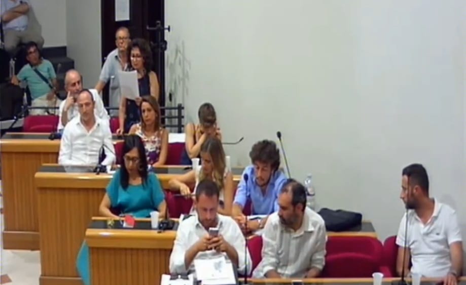 Alcamo-Buoni libro e pendolari, in consiglio comunale soluzione “agrodolce” (VIDEO)