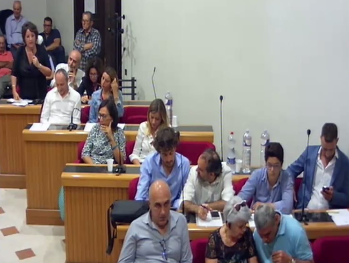 Alcamo-Consiglio comunale rinviato, strali sul dirigente della Ragioneria
