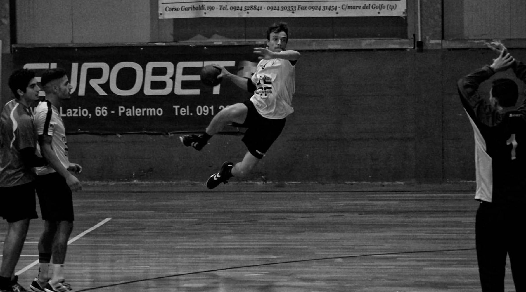 Pallamano/serie A2 - Th Alcamo vince il derby all’ultimo secondo con il Giovinetto-Petrosino