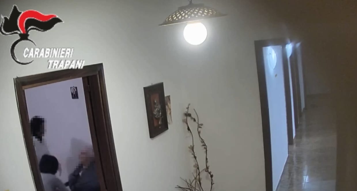 Castellammare del Golfo-Violenze e minacce ad anziani in comunità alloggio: quattro arresti (VIDEO)