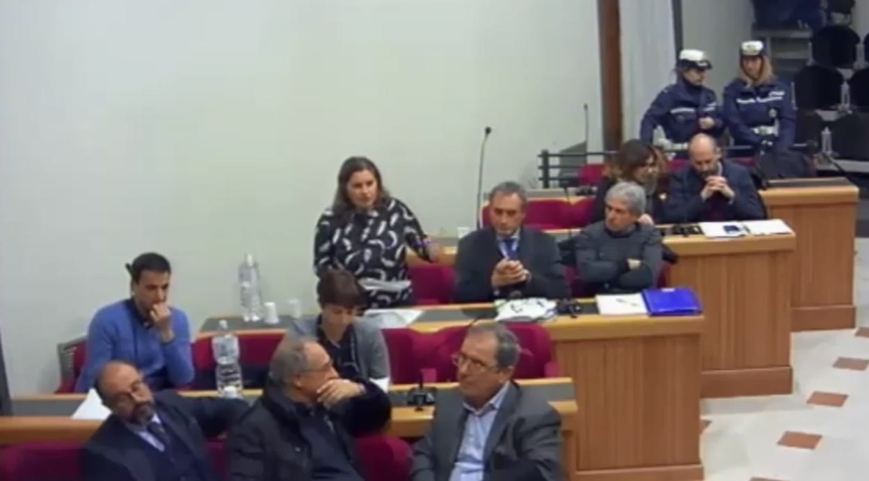 Alcamo-Rifiuti: aumentano i costi, “Troppa plastica e umido” (VIDEO)