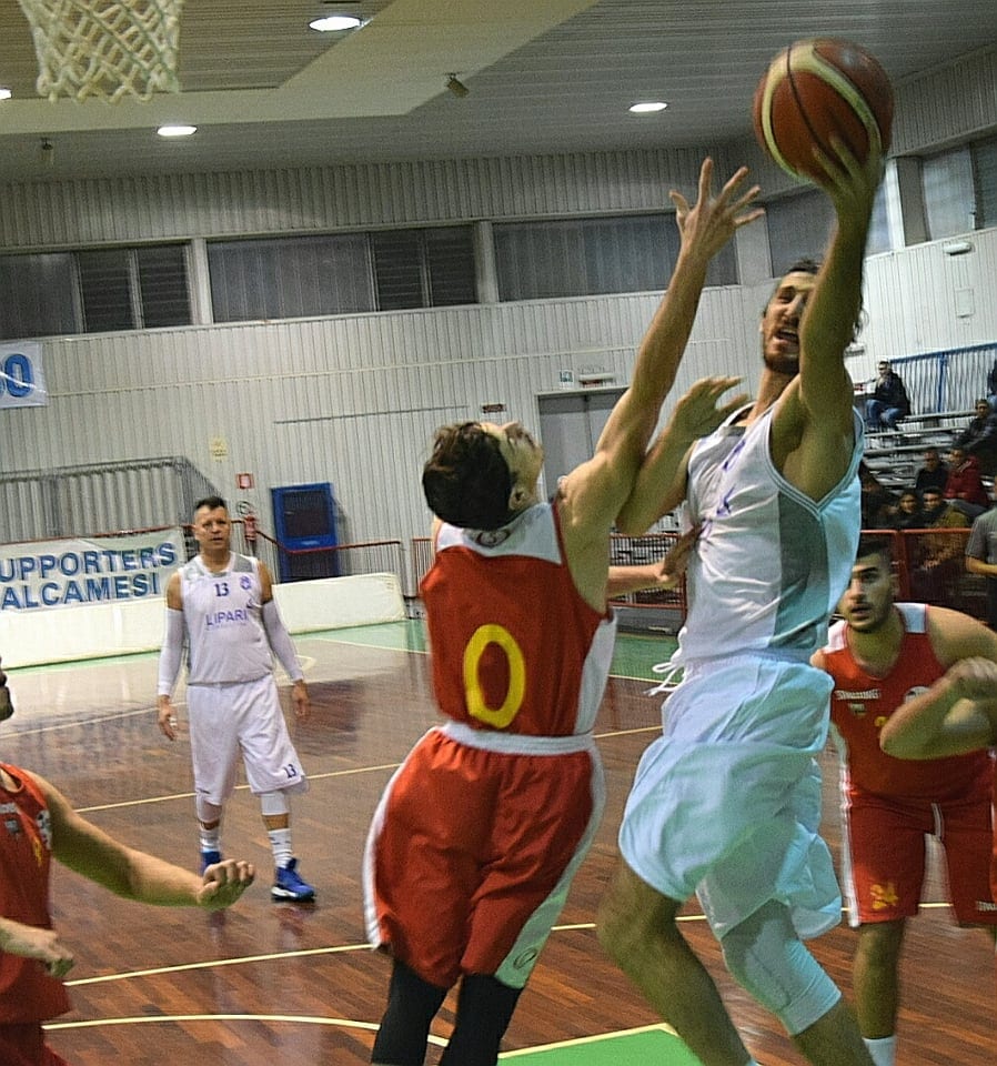 Pallacanestro/serie C - Libertas Alcamo travolge Or.Sa. Barcellona 97-56
