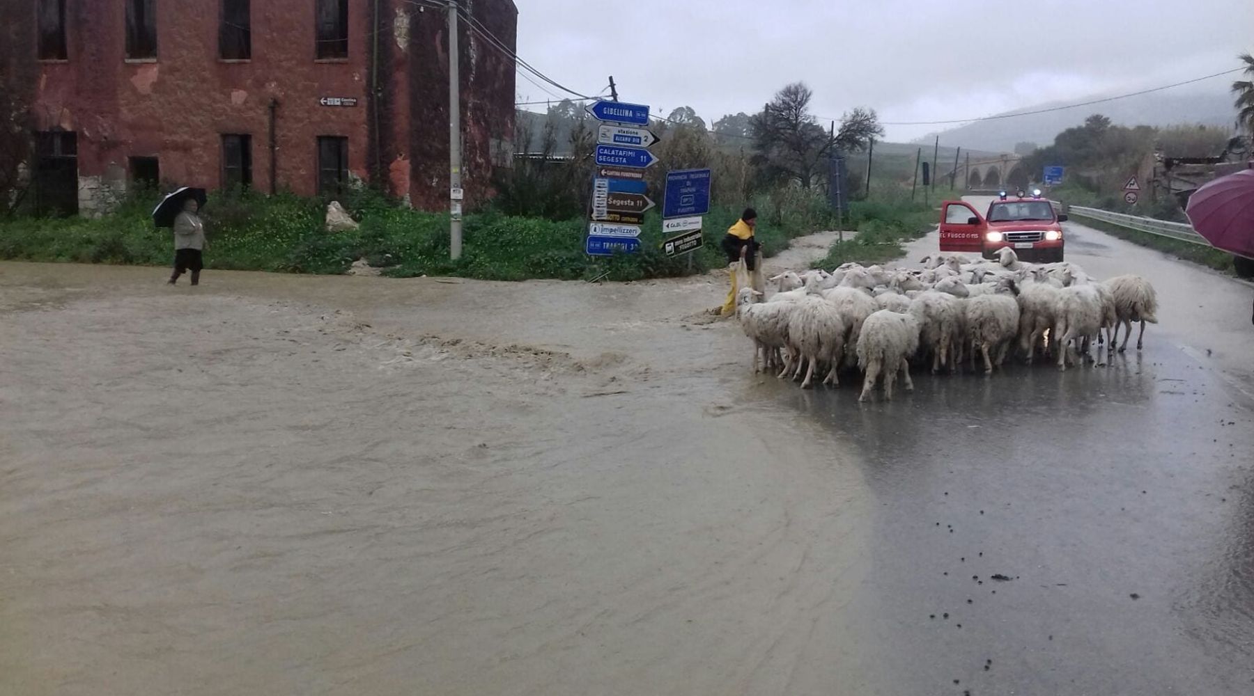 Alcamo-Allagamenti, in sicurezza la ferrovia; danni nella “collina del disonore”