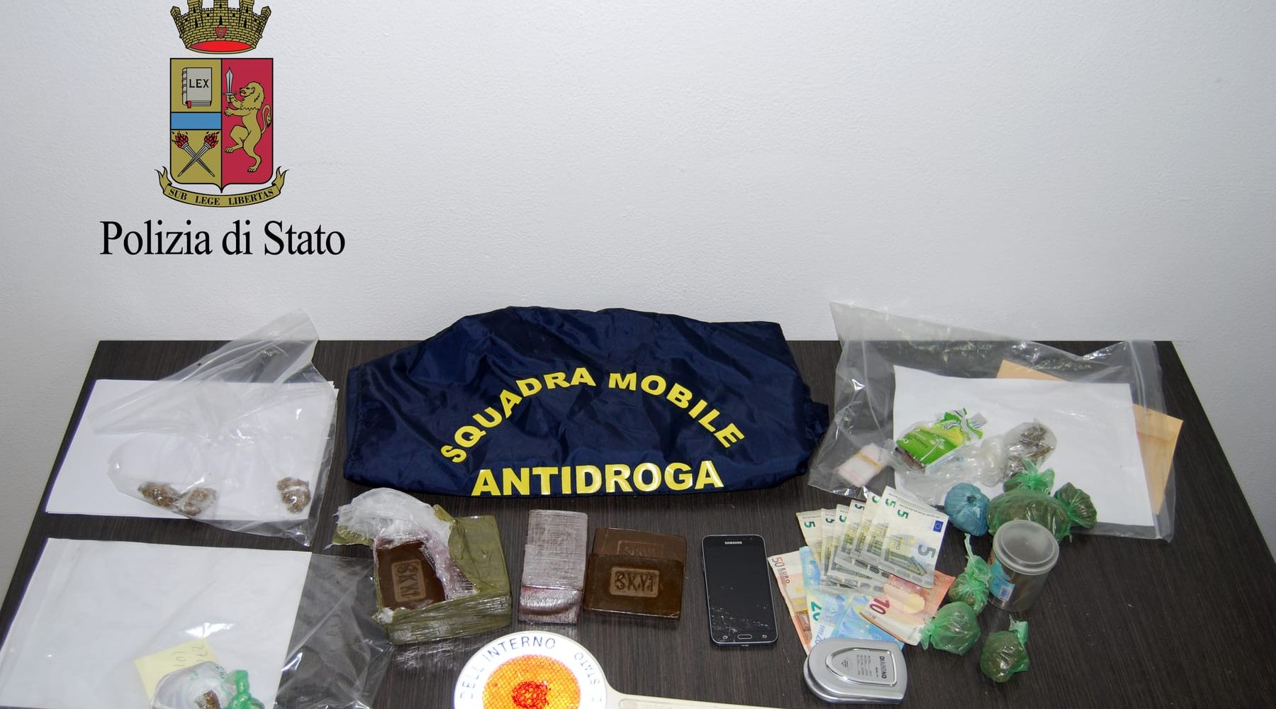 TRAPANI. Condominio centrale dello spaccio e della prostituzione.