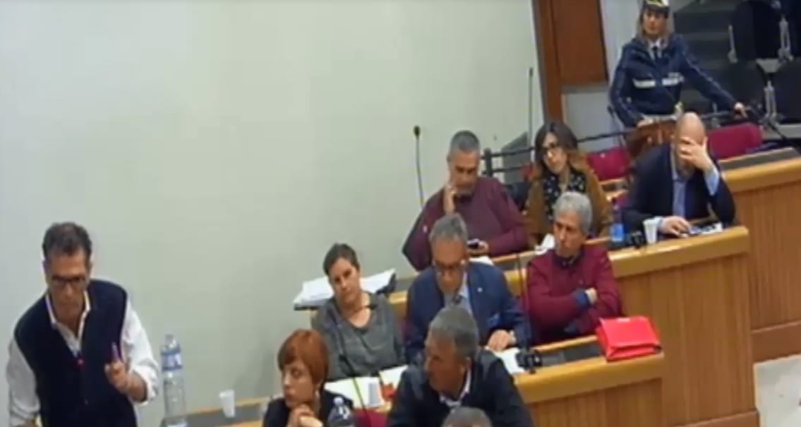 Alcamo, polemica sulle "scuole dimenticate": è scontro in consiglio comunale (VIDEO)