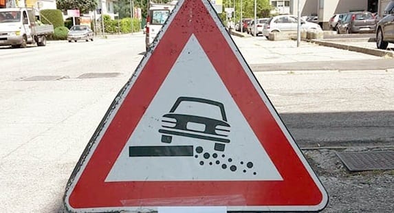 Alcamo-Si apre voragine in via Dei Medici, da valutare danno nel sottosuolo
