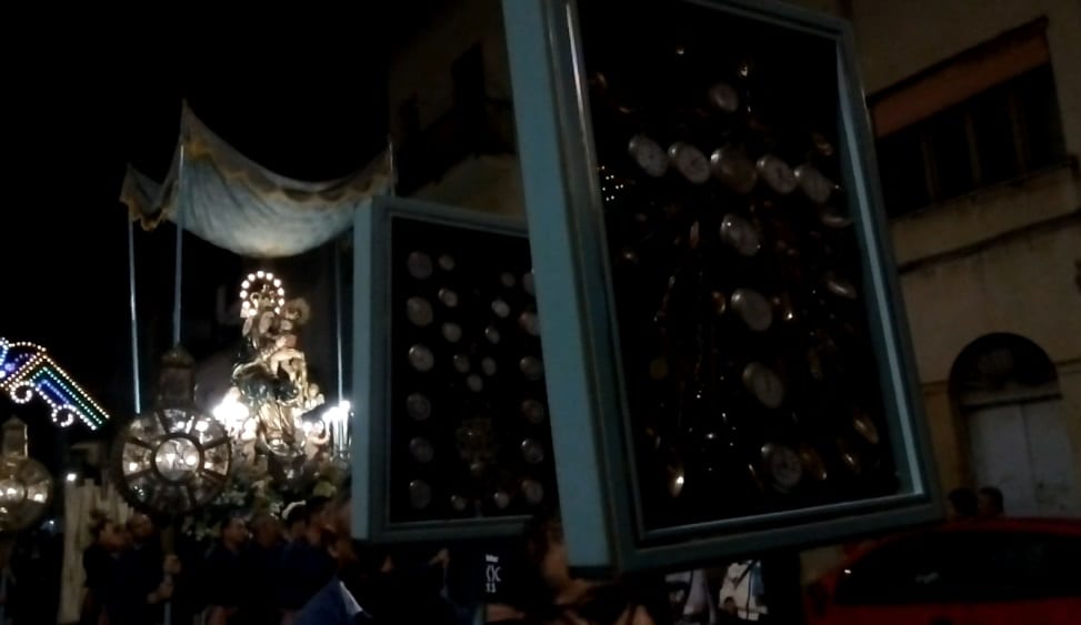 Alcamo-Chiusura festa Patrona, in migliaia ad assistere alla processione