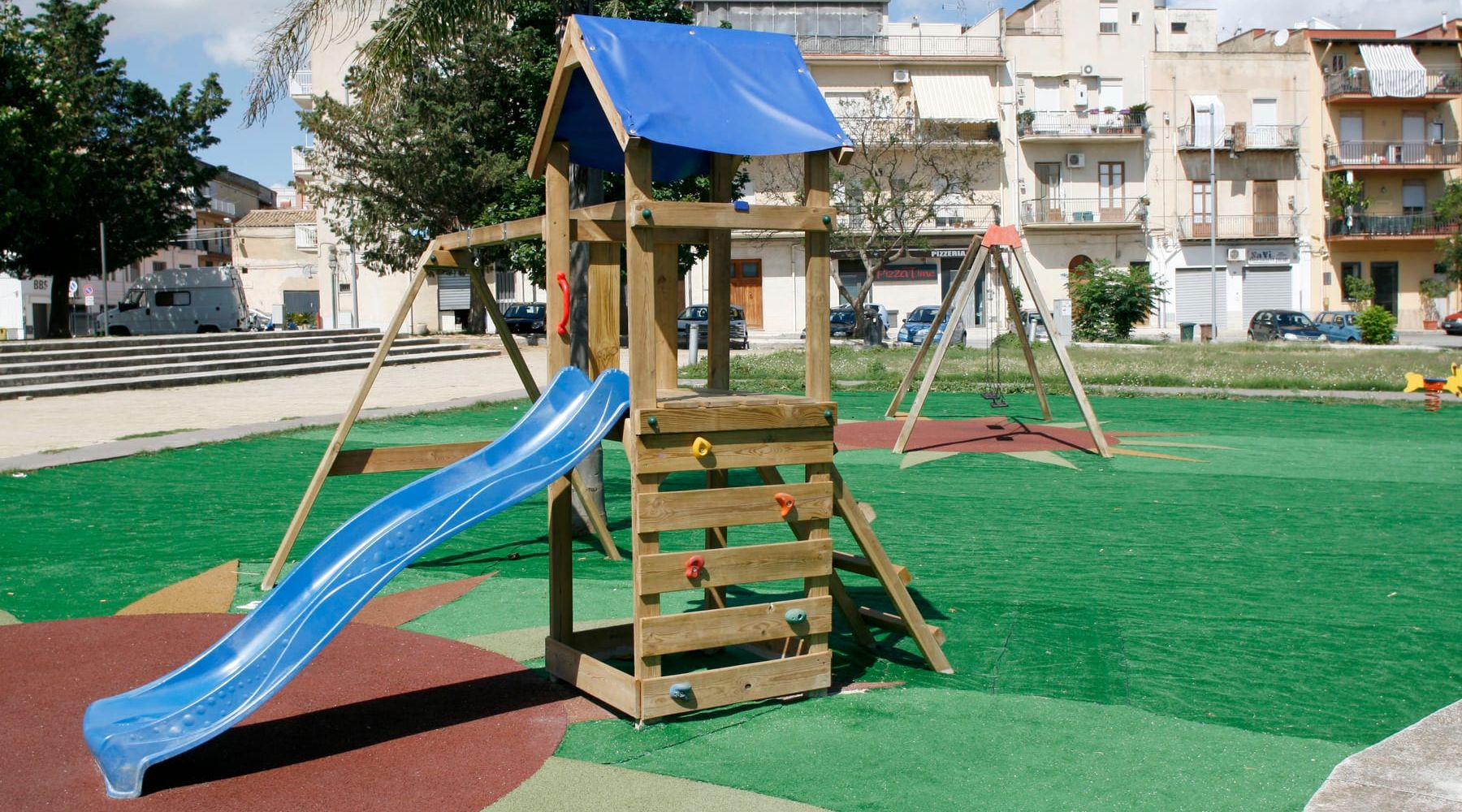 Alcamo, nuovo look di piazza Falcone-Borsellino: finiti i lavori