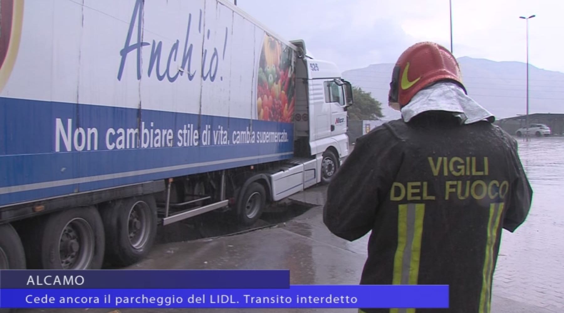 Alcamo. Nuova voragine nel parcheggio della LIDL