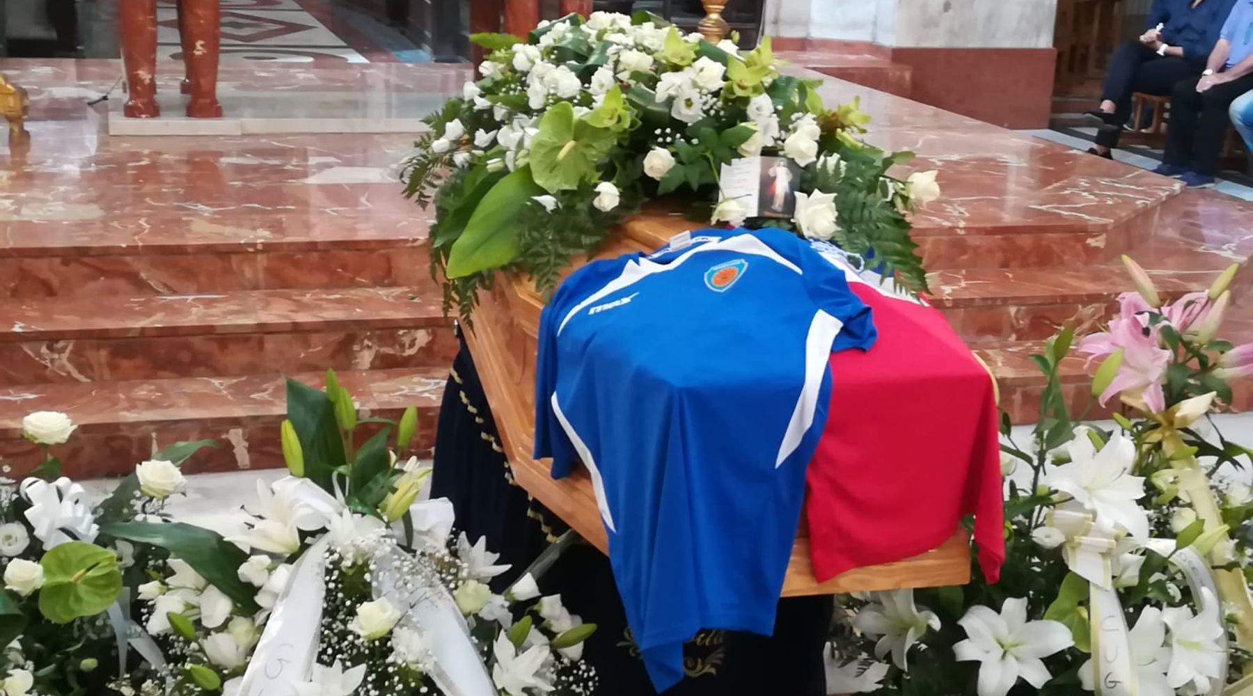 Alcamo, l’ultimo saluto a Davide Artale tra lacrime e applausi