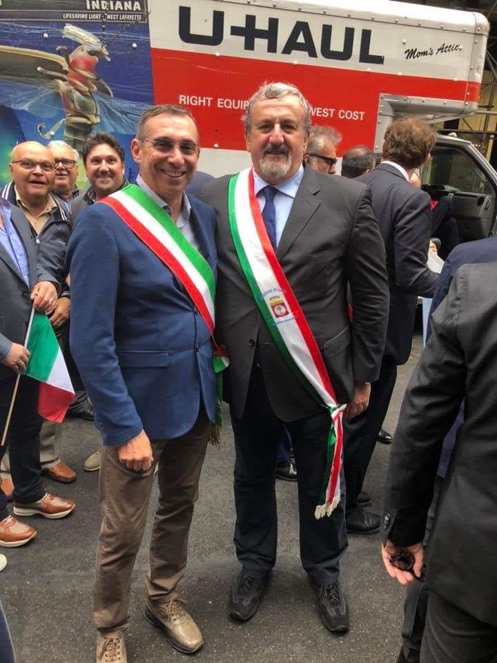 Castellammare del Golfo, sindaco in visita al Columbus day: premiato accanto ad Arisa