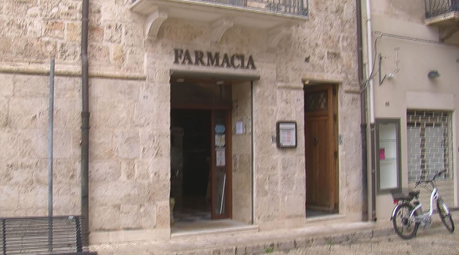 Alcamo-La crisi nel corso stretto, va via la farmacia Manno