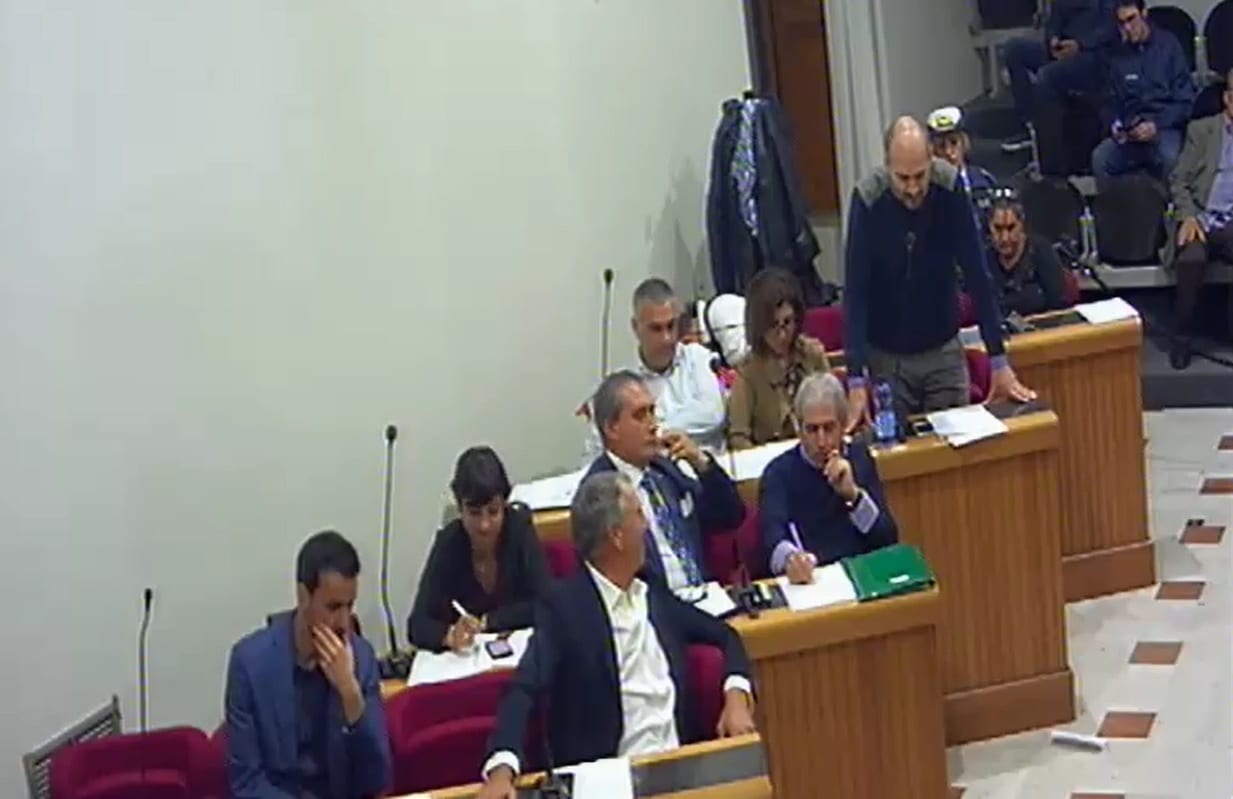 Alcamo: no alla commissione sui precari, sì cittadinanza vittime casermetta (VIDEO)