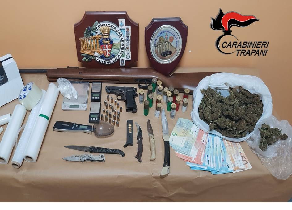 Operazione dei carabinieri. Armi e droga, due arresti a Campobello di Mazara