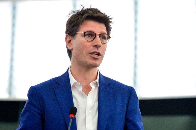 Corrao si ricandida o punta al governo? L'alcamese uomo di punta del M5S