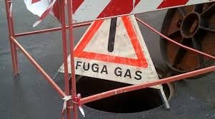 Alcamo-Strada per Camporeale, si rompe un tubo per la frana: allarme per fuga di gas