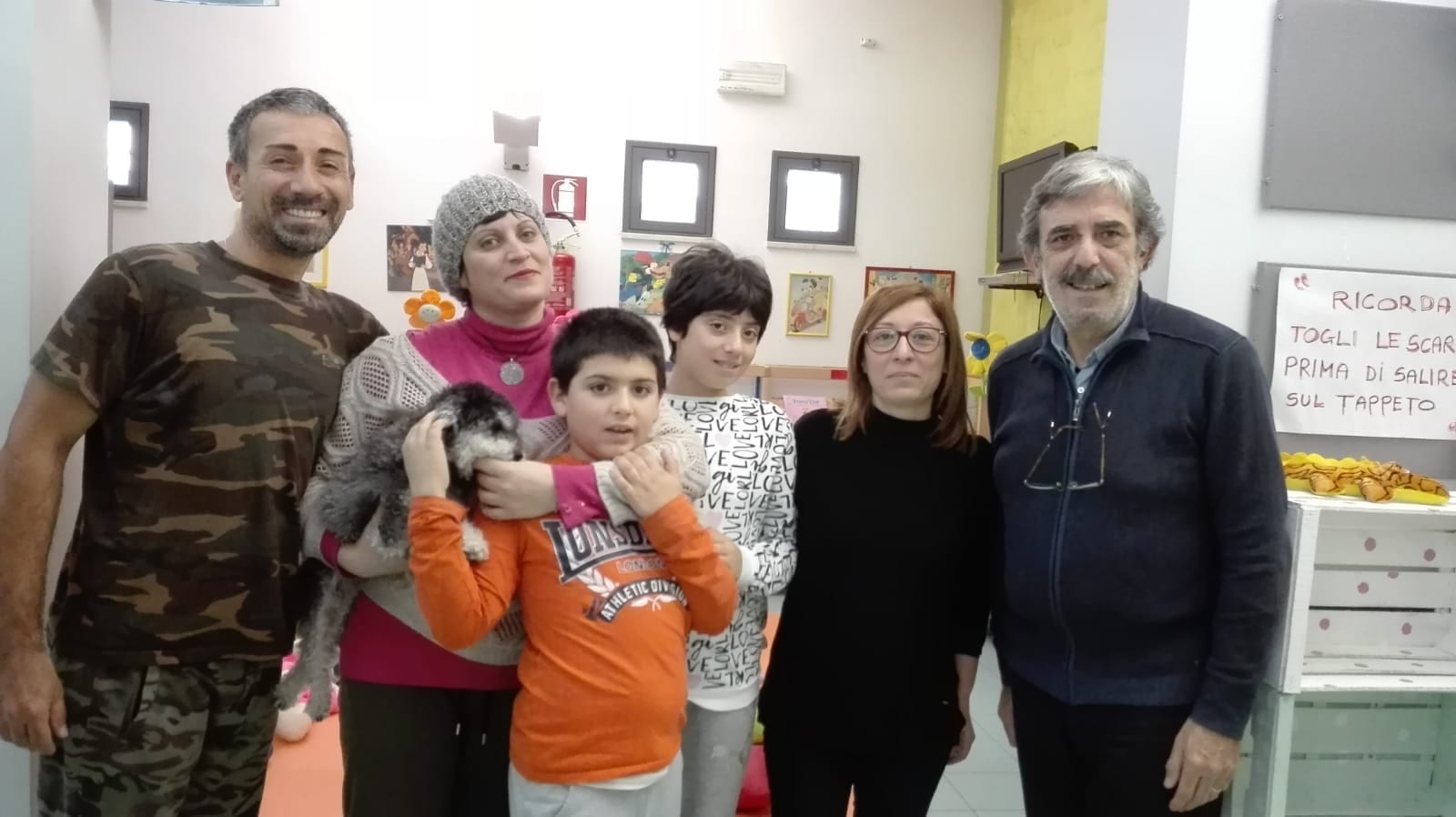 Castellammare del Golfo, una vita in povertà sul camper: tappa in città, i figli a studiare in in biblioteca