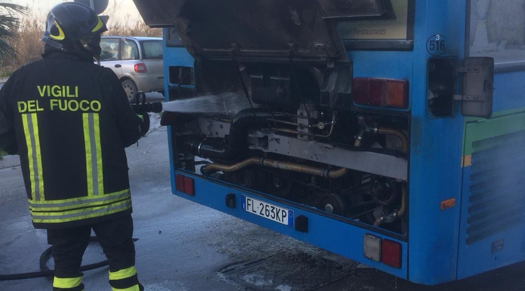 Calatafimi, a fuoco autobus per turisti: paura e panico in contrada Sasi
