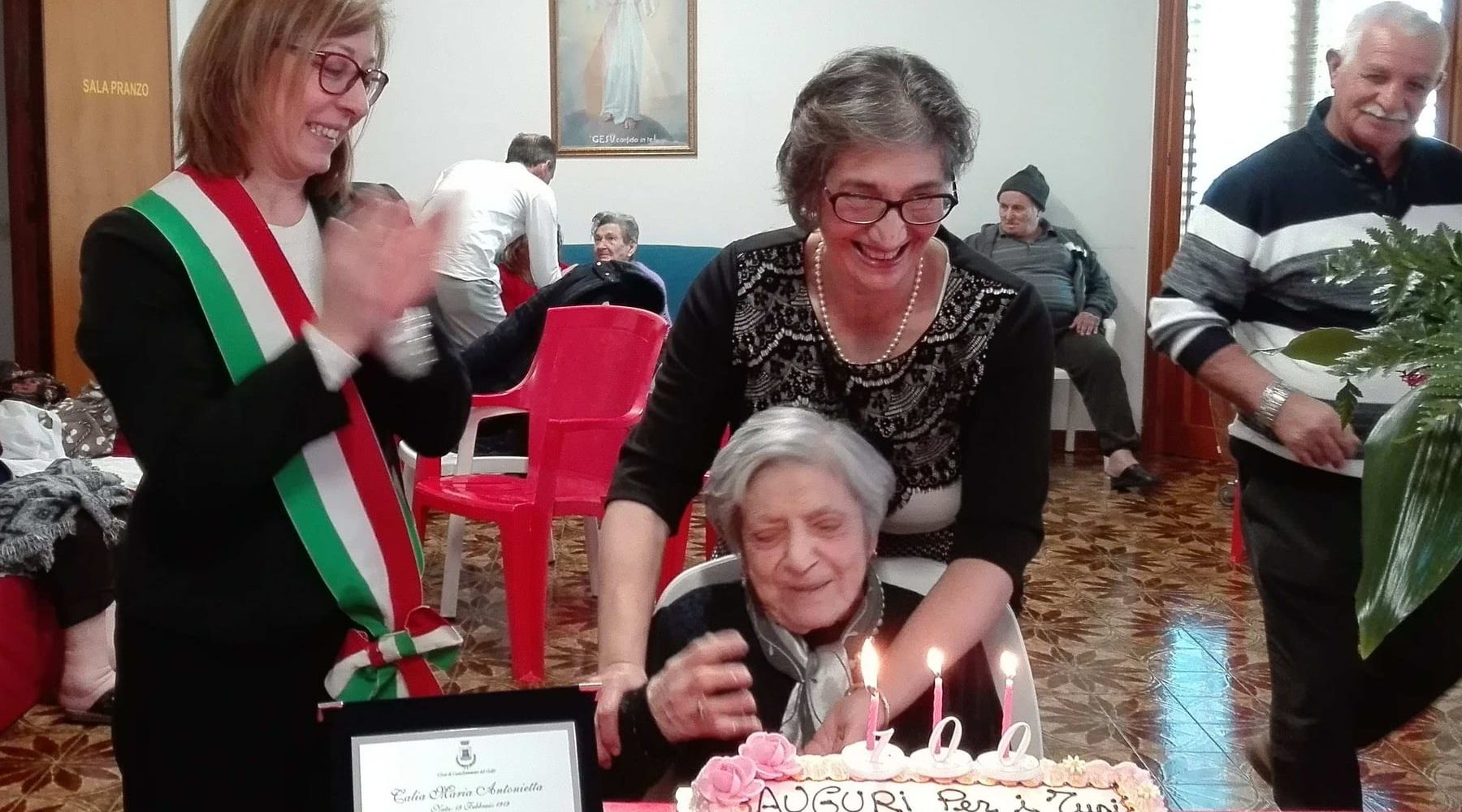 Castellammare del Golfo, la città festeggia un'altra centenaria: una targa a nonna Maria