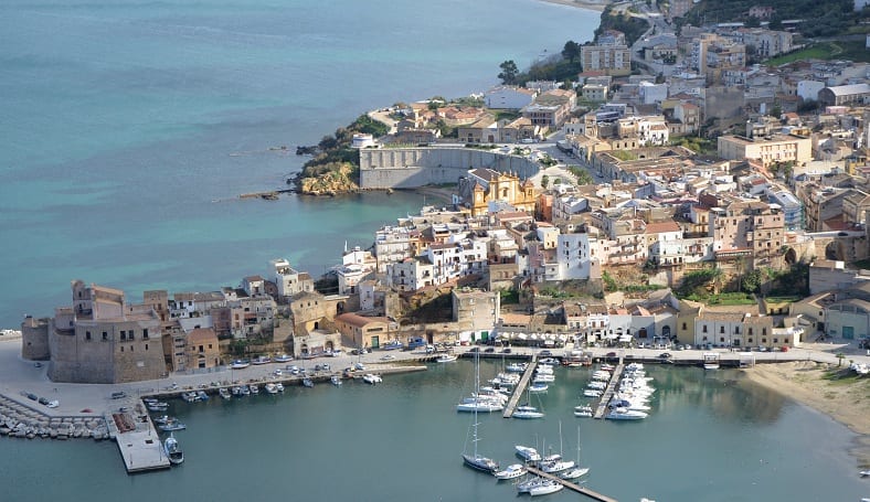 Castellammare, circonvenzione o vero affetto? Un arresto e una denuncia