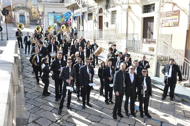 Partinico, attentato del 27 dicembre. Bande musicali per solidarietà