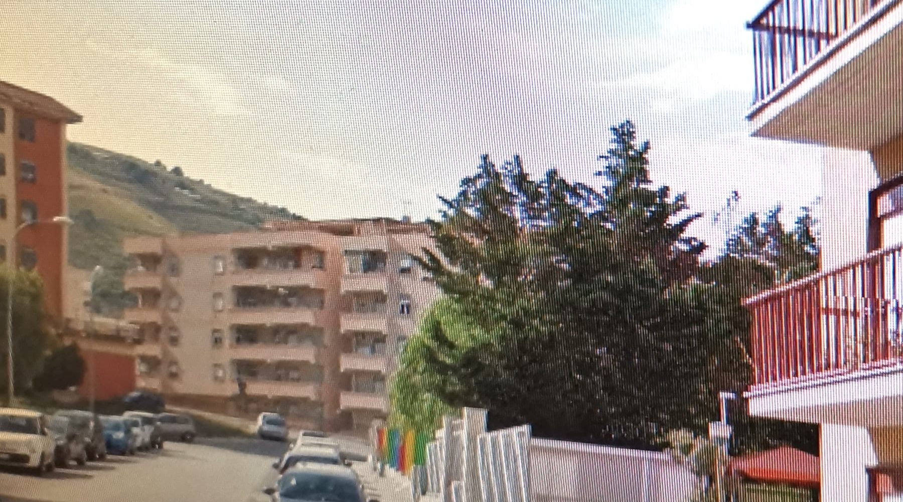 Alcamo, acqua fognaria in strada da un mese, nei pressi di un asilo-nido
