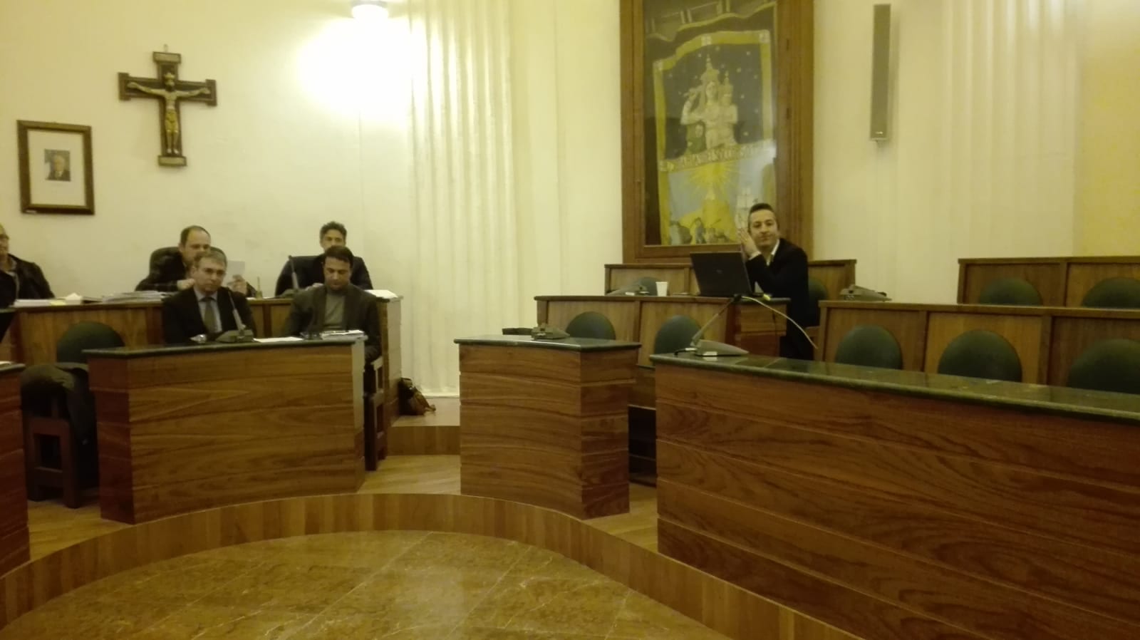 Castellammare del Golfo, Tari: aumenti al 13%, ok al bilancio. L'opposizione abbandona l'aula