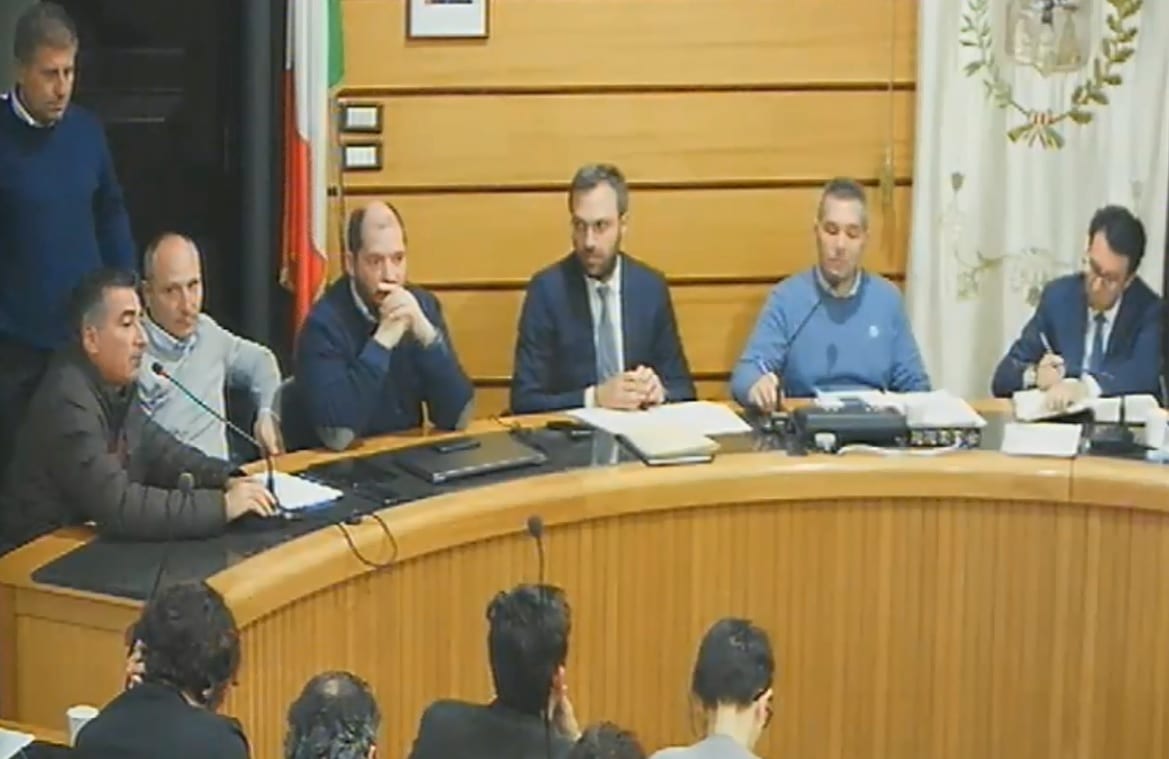 Alcamo-Colpo di scena Tari, tutto rinviato a stasera: M5S cambia tutto