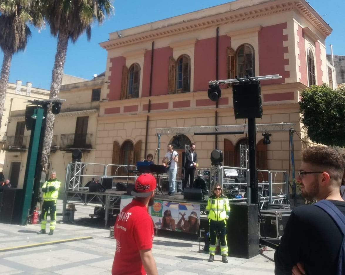 Alcamo, musica e spettacoli in centro il mercoledì Santo: esplode la polemica
