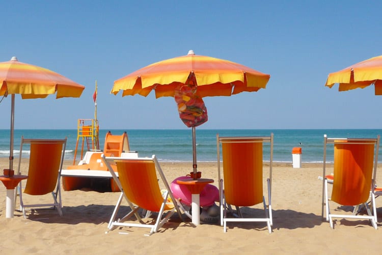 Sicilia. Assalto alle spiagge. Via libera a costruire 600 stabilimenti balneari