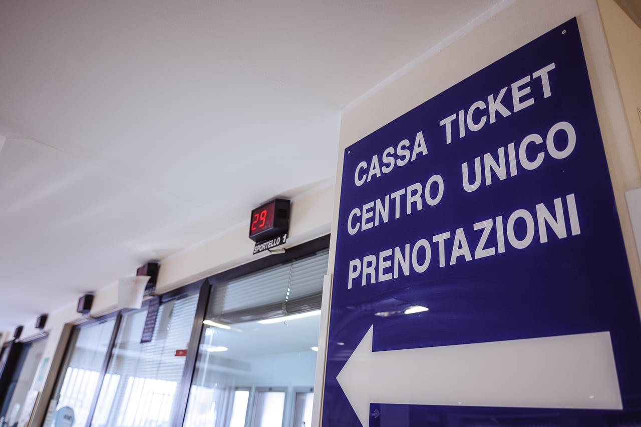 Emergenza sanità. Liste di attesa infinite, altrimenti a pagamento