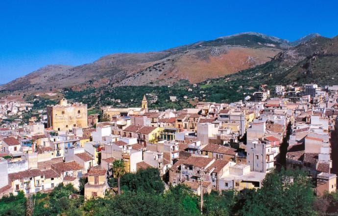 Montelepre, degrado e prostituzione. Tra gli arrestati un sedicente esorcista