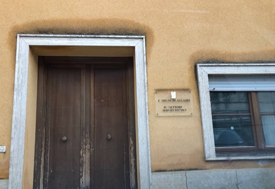 Debito fuori bilancio, sospensione per dirigente comunale. Procedimento ancora in corso