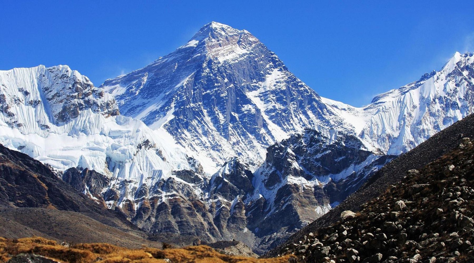 L'alcamese Federico Cruciata scala il monte Everest.